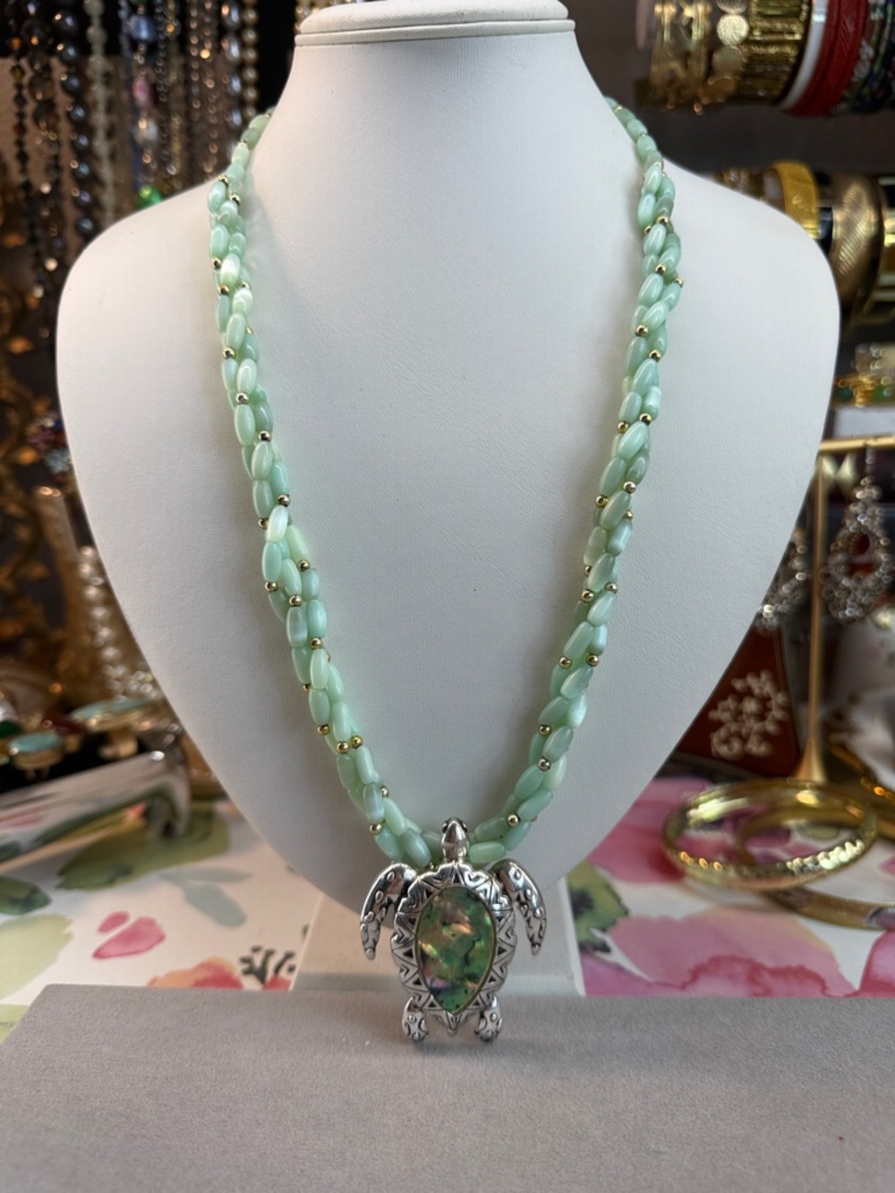 Vintage Mother of Pearl Mint Green Beaded Necklace w/abalone Turtle Pendant